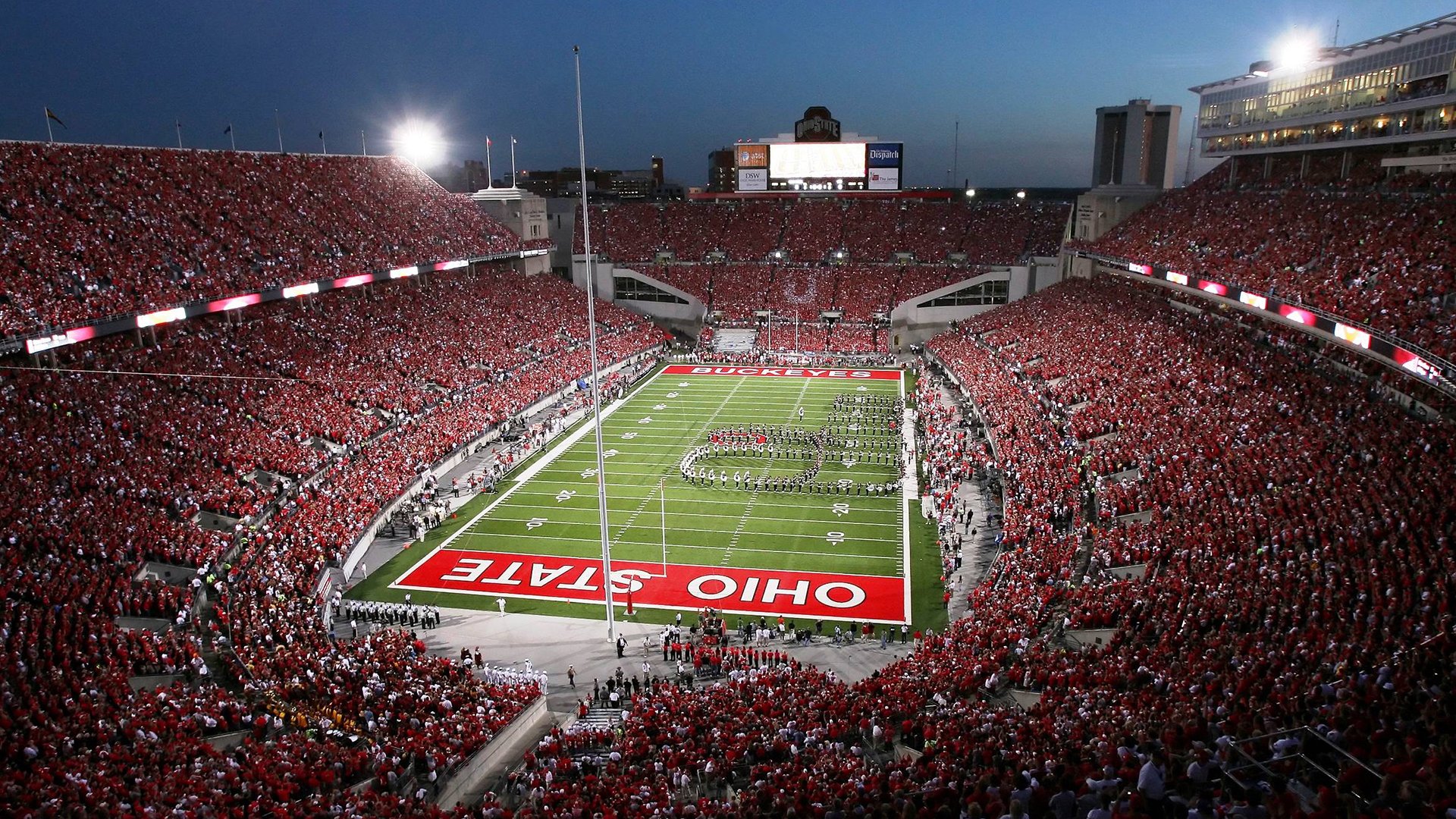 世界杯球迷狂欢:场外也精彩纷呈,世界杯官方用球